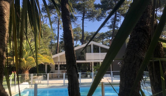 Splendid Villa "La Californienne" in Hossegor, heated swimming pool