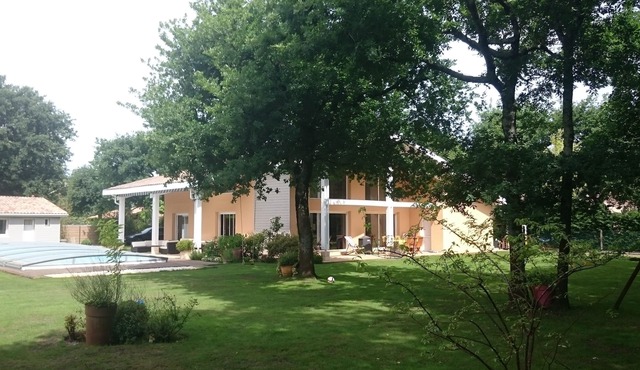 Splendid villa in peace with swimming pool on big ground sported