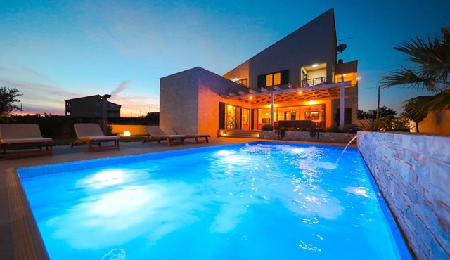 Splendid villa in Poljica Brig with private pool