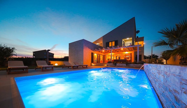 Splendid villa in Poljica Brig with private pool