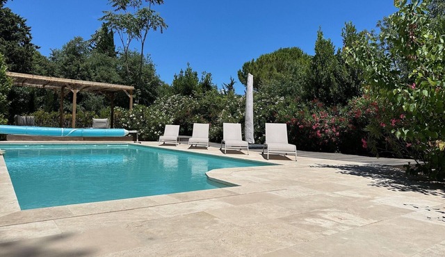 Splendid Villa in the height of Nimes with Swimming pool