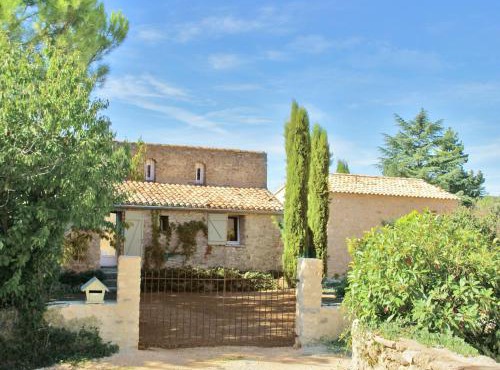 Splendid Villa in Viens with Swimming Pool