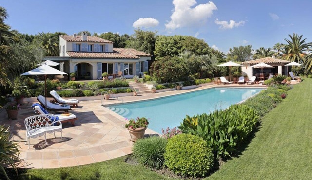 Splendid Villa near Valbonne in a Peaceful and Secure private domain.