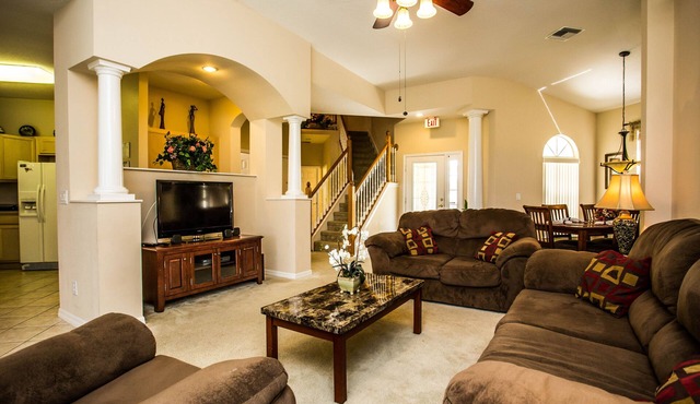 Splendid villa, overlooking conservation area, with private pool and games room