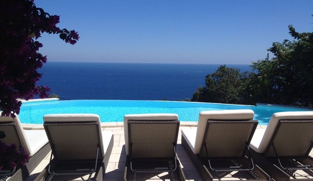 Splendid villa with sea view