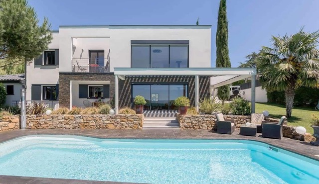 Splendid villa with luxury services / pool /8 pers