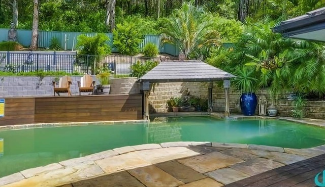 Splendour Hideaway - Luxury and pool - Caves Beach