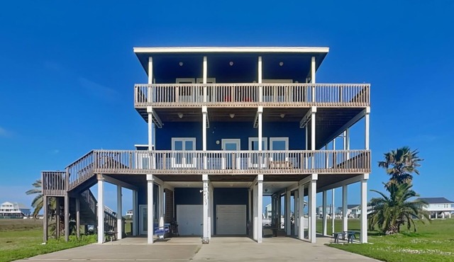 Splish Splash Oasis | Walk to Beach + Private Pool!