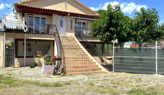 split-level apartment in countryside 3 km from beziers