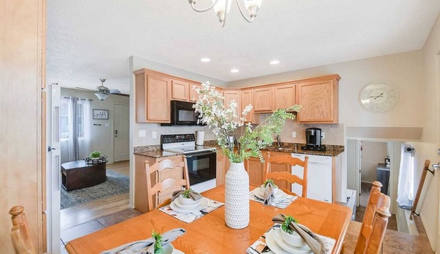 Split Level Luxury Luciana near the Foothills