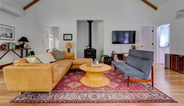 Split Rock Cabin - Chic and Cozy near Barryville