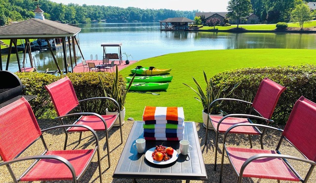 Spoil yourself with this beautiful Lake Balboa retreat