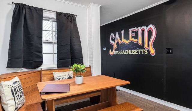 Spooky Salem Halloween 2Br l Downtown+Witch Spells
