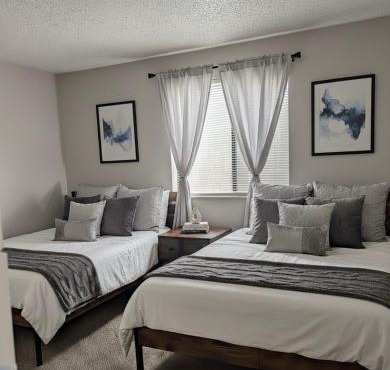 Sports Fan Getaway less than 2mi to AT&T Stadium Pool and Gym!