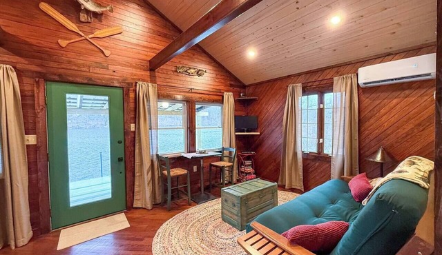 Sportsman Cabin on 80 Acre Lake- Near Shawnee
