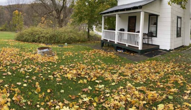 Sportsman Cottage - Raystown Lake Vacation Rentals, Aunt Susie's