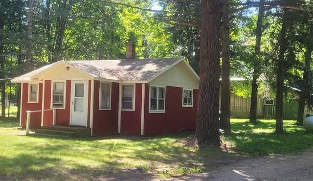 SPORTSMAN/COUPLES RETREAT. Close to Lakes, Rivers, & Beautiful Ludington