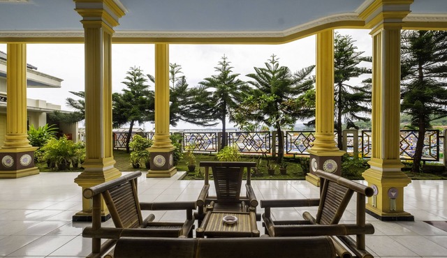 SPOT ON 1896 Hotel Mahkota Pantai