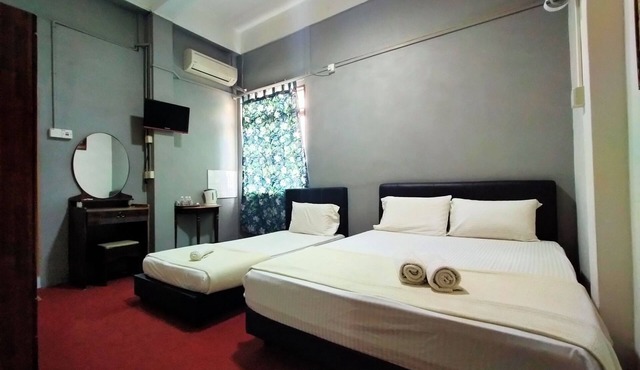 SPOT ON 89994 Rz Gold Hotel