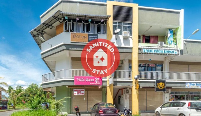 SPOT ON 90042 One Plaza Eco Hotel