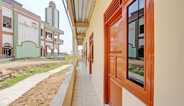 SPOT ON 92930 Syifa Guest House Syariah