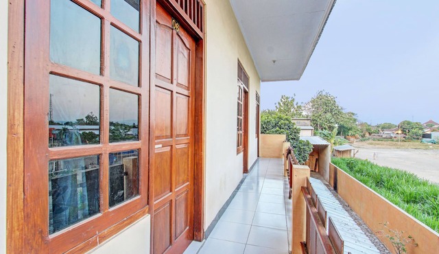 SPOT ON 93007 Guest House Lestari