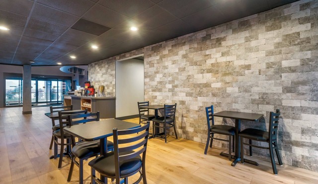 SPOT X Hotel Tampa - Wesley Chapel by The Red Collection