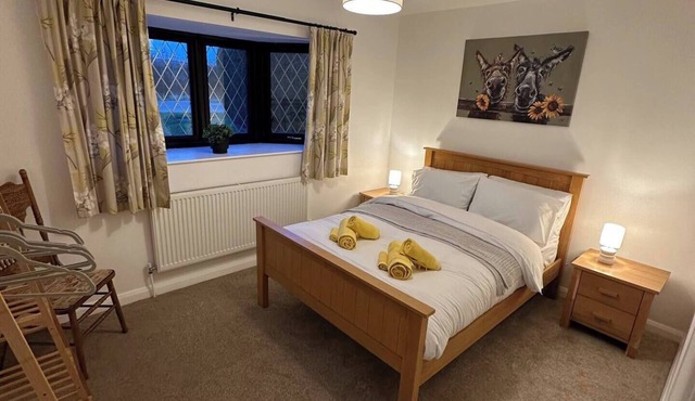 Spotless 3 bedroom cottage newly refurbished comfortable country location with free parking