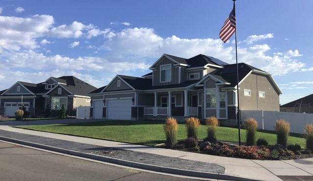 Spotless 2BR Sanctuary -9ft Ceilings- Inviting