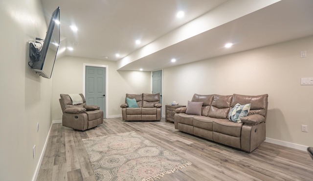 ★Spotless 3BR home near Beaches, Trails & Shrine - Midland, Tiny, Georgian Bay