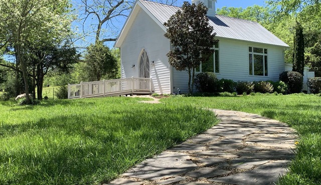 Spotless Cottage in Gorgeous Setting, Pet Friendly