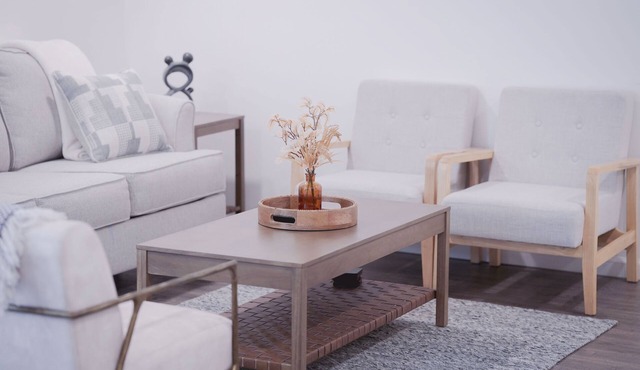 Spotless & Cozy Renovated Loft. Comfort & Convenience in Lake View, NY.