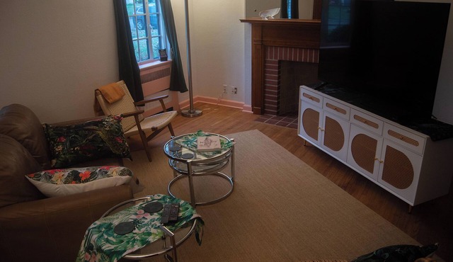 Spotless, Retro and Newly Remodeled Locale