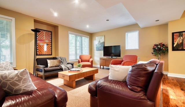 Spotless & Spacious 2BR/2BA Comfortably Sleeps 6