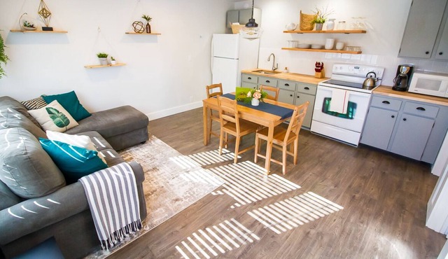 Spotswood Cottage- Near to downtown and UofI