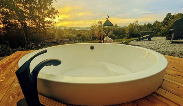 Spotted Deer Cabin- Mountain Views- Outdoor Tub