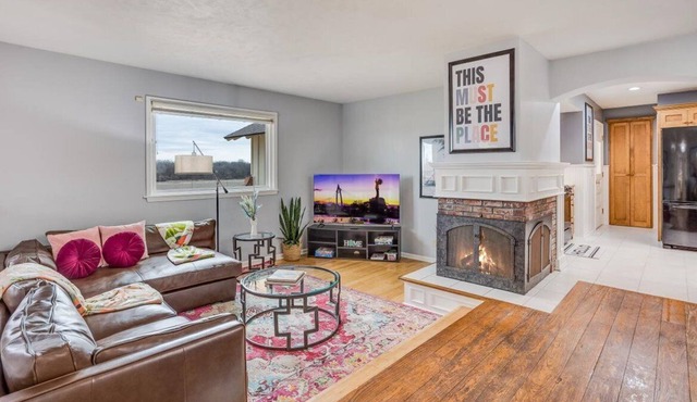 Sprawling 6BD Home With POOL In Safe Area!