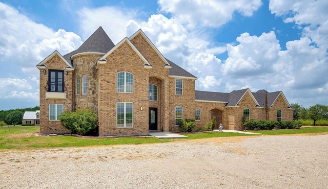 Sprawling Countryside Home in Dallas Area
