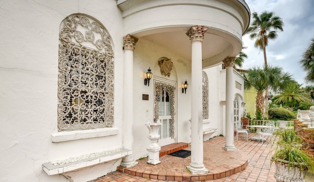 Sprawling Daytona Beach Villa < 1 Mi to Beach!