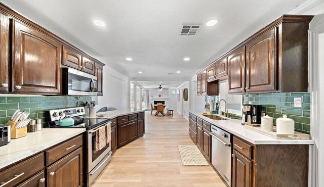 Sprawling estate with private pool and game room and guest house