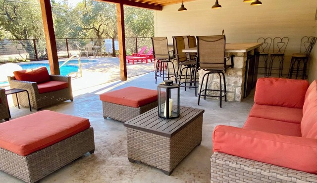 Sprawling Hacienda~Party Pool, Cabana, Casita, Lux Kitchen, 1 Minute 2 Frio!