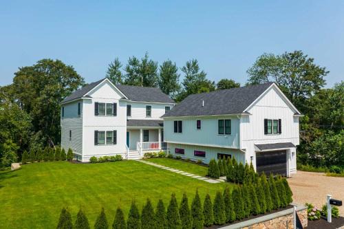 Sprawling Home 1 Mi to Downtown