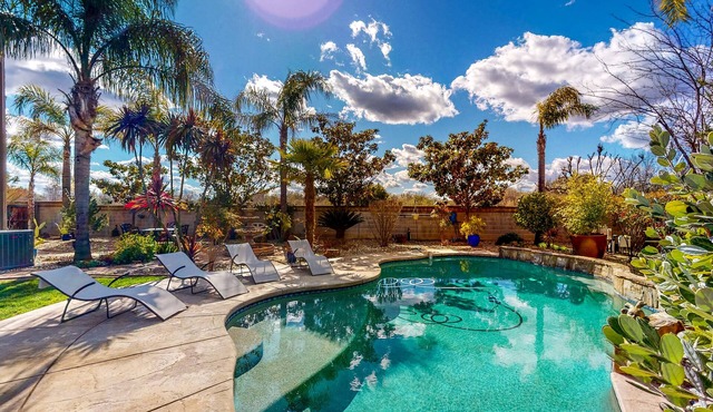 Sprawling Home - Great Location, Large Yard & Pool