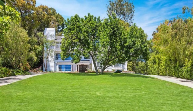 Sprawling Old Agoura Estate w/ Heated Pool & HotTub