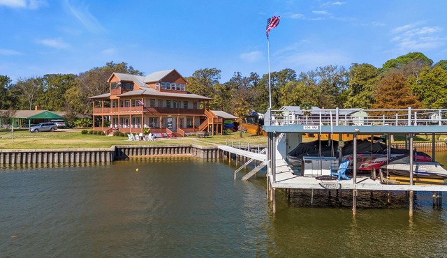 Sprawling Waterfront Haven with Private Dock & Boat Rental Option
