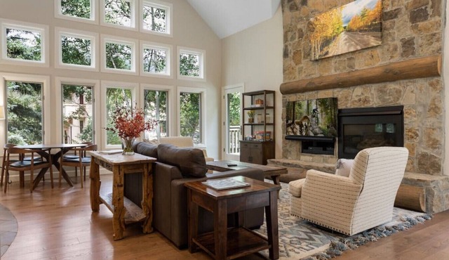 Sprawling West Vail Home - Private Hot Tub!