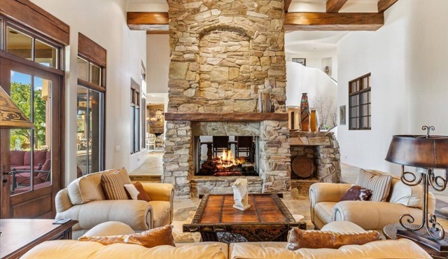Sprawling Western Paradise on Mirabel Golf Course