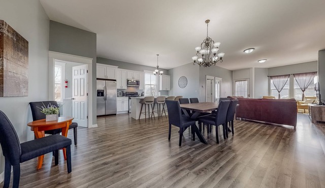 Spread out - Renovated 5BR+Loft, Sleeps 12+