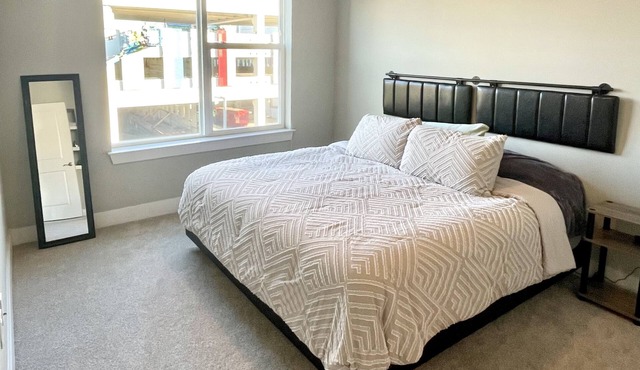 Spread Out & Stay Together! 5-Bedroom Combined Apartment in King of Prussia!