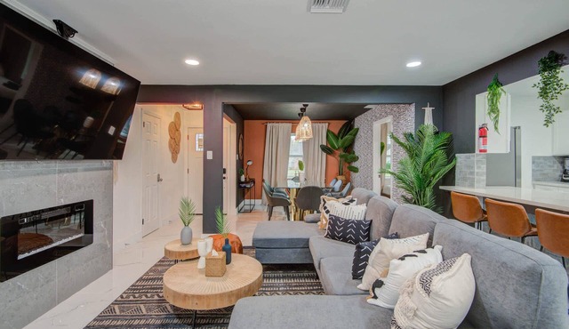 Spring Branch Getaway Ft. 5BD/2BA, Pool & Hot tub